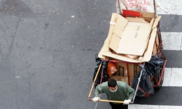 วิกฤตโรคระบาดทำรัฐบาลอาร์เจนตินาผิดนัดชำระหนี้อีกรอบ ประชาชนตกงาน เข้าคิวรับบริจาคอาหาร