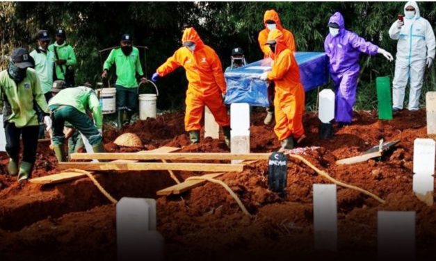 อินโดฯวิกฤตติดโควิดวันเดียว 1,385 ราย ตาย 2.7 พันศพ มากสุดในอาเซียน