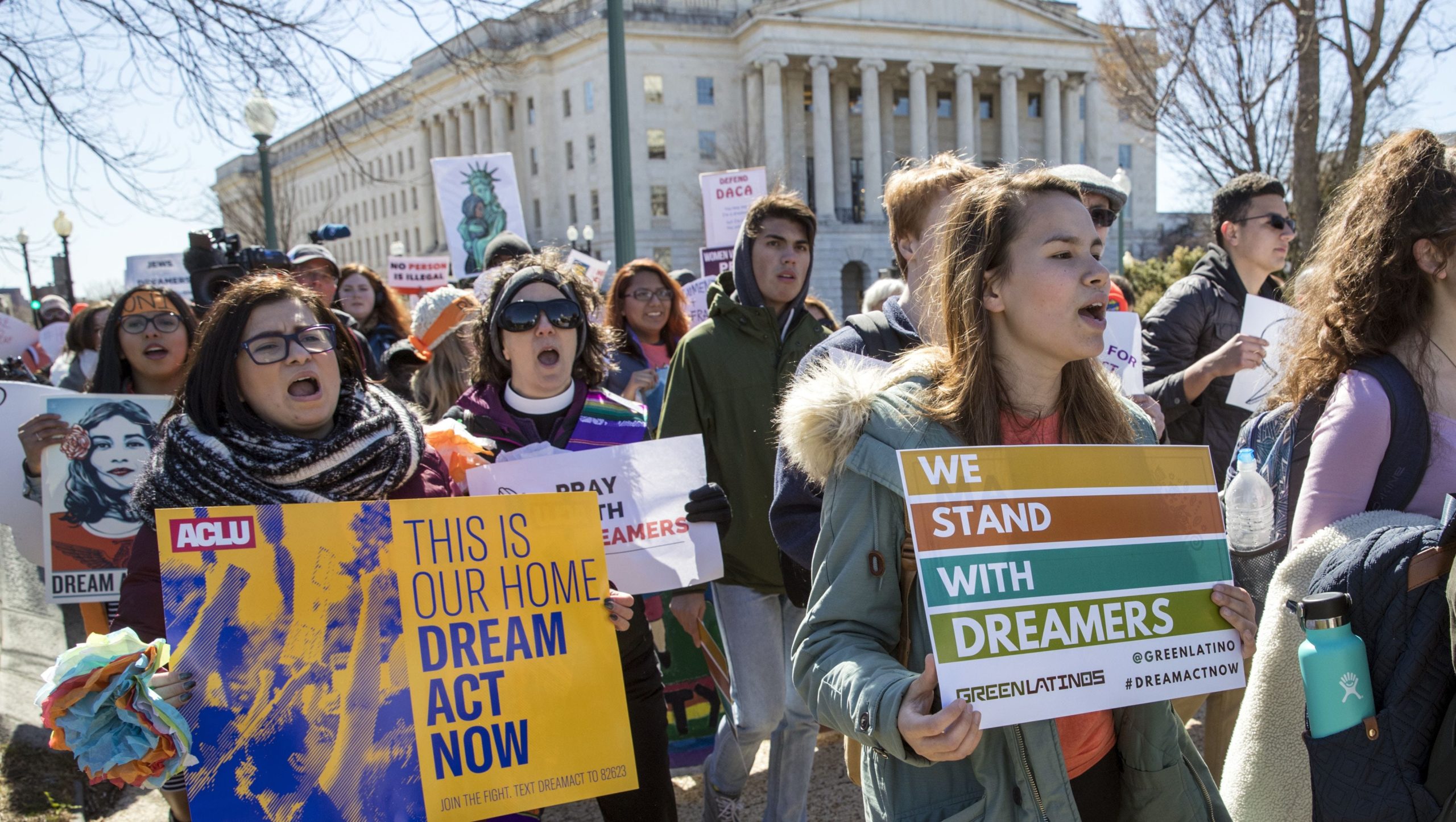 (คลิป) ศาลฎีกาสหรัฐ US Supreme Court จะตัดสินความของ DACA ในวันสองวันนี้