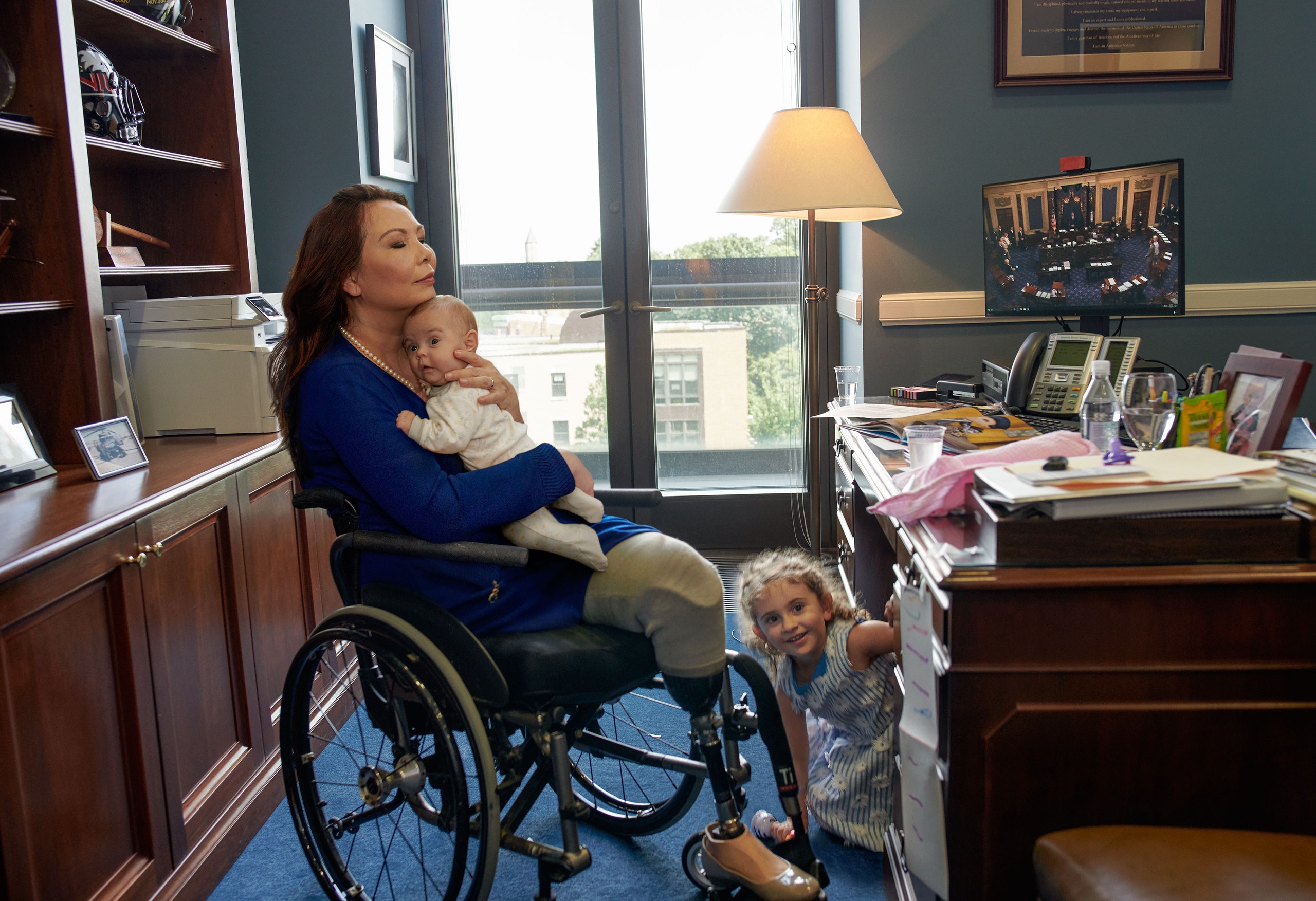 (คลิป) วุฒิสมาชิก Tammy Duckworth ให้สัมภาษณ์กับ Chris Hayes ของ MSNBC