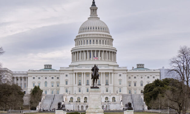 สภาผู้แทนราษฎร ผู้ร่างกฎหมาย House of Representatives ถูกเรียกตัวกลับมาจากพักร้อนในวันเสาร์นี้เพื่อลงคะแนนเสียงในบิล The Second Stimulus Package