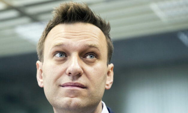 ผู้นำฝ่ายค้านรัสเซีย ‘นาวาลนี’ ถูกส่งโรงพยาบาล คาดอาจถูกวางยาพิษ