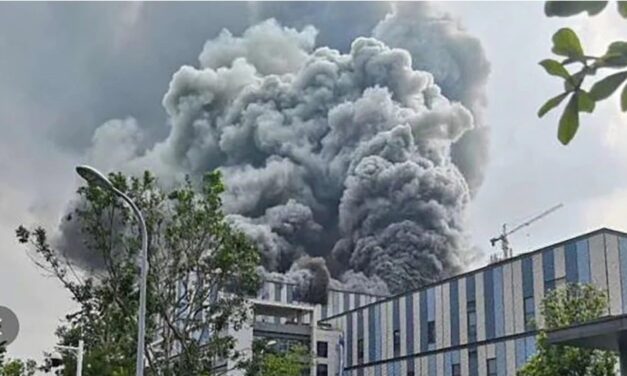 ตายแล้ว 3 ศพ ไฟไหม้สำนักงานหัวเว่ย นครตงกวน