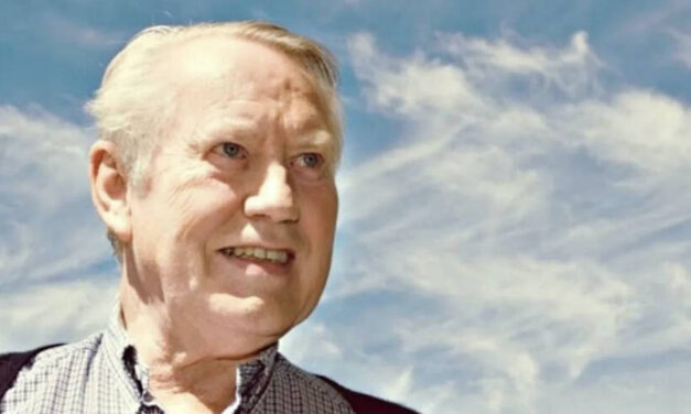 มหาเศรษฐีพันล้านใจบุญ บรรลุเป้าหมายในการมอบโชคลาภ 8 พันล้านเหรียญสหรัฐทั้งหมดของเขา หลังจากการบริจาคลับ 38 ปี จนเงินหมด