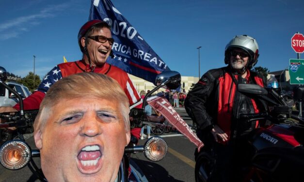 กลุ่มผู้สนับสนุนทรัมป์ออกตะเวนเมือง Portland ก่อความวุ้นวายทำร้ายผู้ชุมนุมฝ่ายตรงกันข้าม