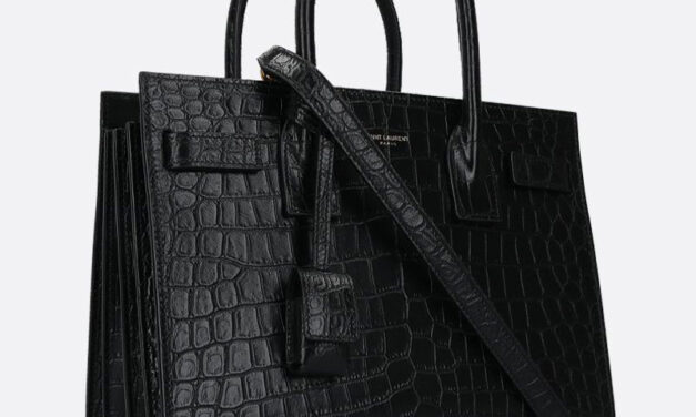 เจ้าหน้าที่ศุลกากรออสเตรเลียทำลายกระเป๋าถือหนังจระเข้ Saint Laurent มูลค่า $19,000 ยูเอสดอลลาร์ เพราะเจ้าของจะไม่ได้ซื้อใบอนุญาต $51