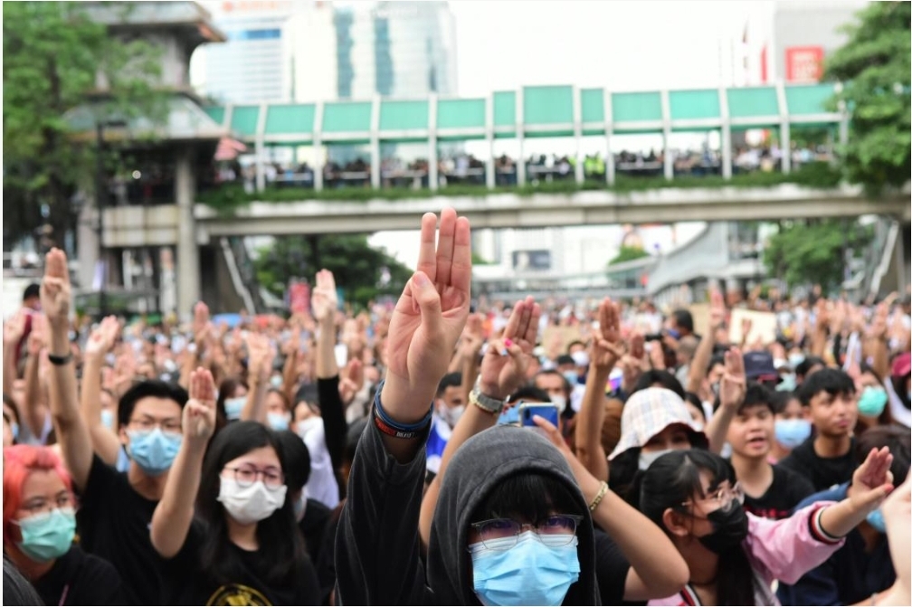 สภานิสิต-นศ. 3 มหาวิทยาลัยดังออกแถลงการณ์ปกป้องม็อบคณะราษฎร