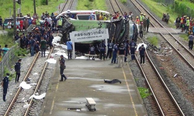 เปิดใจ ผู้รอดชีวิต บนรถบัสถูกรถไฟชน