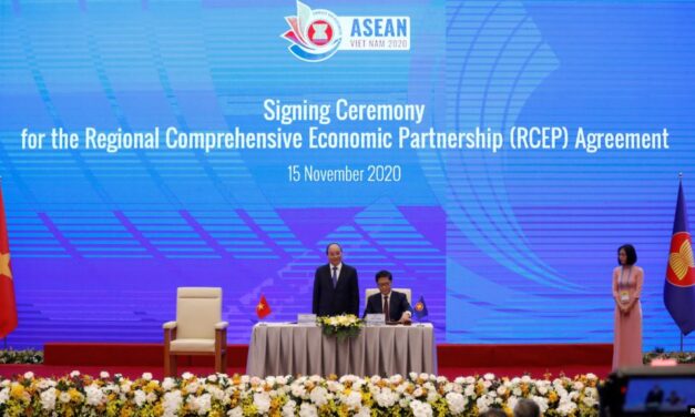 ที่ประชุมสุดยอดอาเซียนตัดสินใจให้ความสำคัญปัญหาเศรษฐกิจและโควิด-19 มากกว่าข้อพิพาทในทะเลจีนใต้