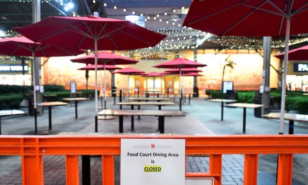 James Chalfant ผู้พิพากษาศาลสูงของ L.A. County ในเรื่องพิจารณาคดีรับประทานอาหารกลางแจ้ง