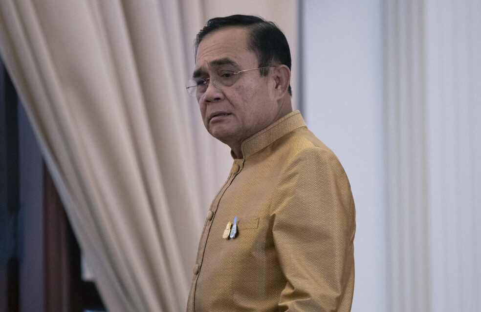 ผู้นำไทย นายกรัฐมนตรีประยุทธจันทร์โอชา ต้องเผชิญกับคำตัดสินของศาลที่อาจทำให้เขาต้องพ้นจากตำแหน่ง