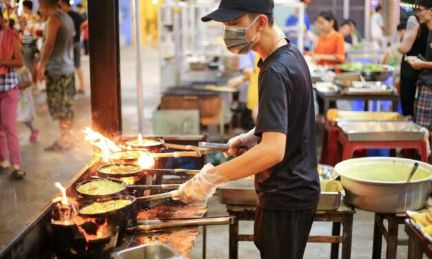 ความอยู่รอดของอาหารริมทางในเอเซียช่วงโรคระบาด โควิด-19