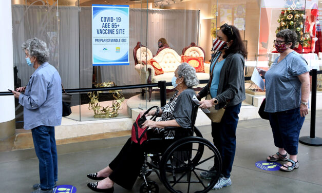รัฐแคลิฟอร์เนียจะจัดลำดับความสำคัญของวัคซีน COVID-19 ตามอายุไม่ใช่อาชีพในรอบถัดไป