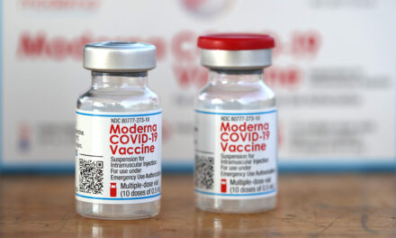 หลังจากเกิดอาการแพ้ที่คลินิก 1 แห่ง ที่แคลิฟอร์เนีย ได้หยุดใช้วัคซีน Moderna COVID-19 ชั่วคราว