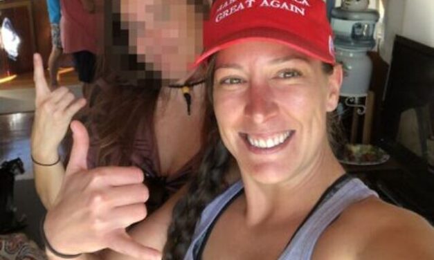 Ashli Babbitt สาววัย 35 ปีจาก San Diego คือบุคคลที่ถูกยิงและเสียชีวิตเมื่อบ่ายวันพุธระหว่างผู้ก่อการจลาจลโปรทรัมป์