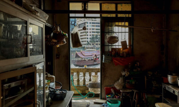 ในกรุงเทพฯยุคเก่าเทพธิดาแห่งหนึ่งที่ต่อต้านคลื่นแห่งความอ่อนโยน