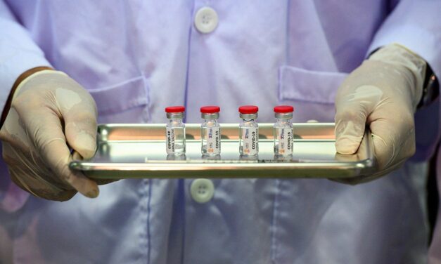 เรารู้ได้อย่างไรว่า โควิดวัคซีน จะปลอดภัยกับเราหรือเปล่า?