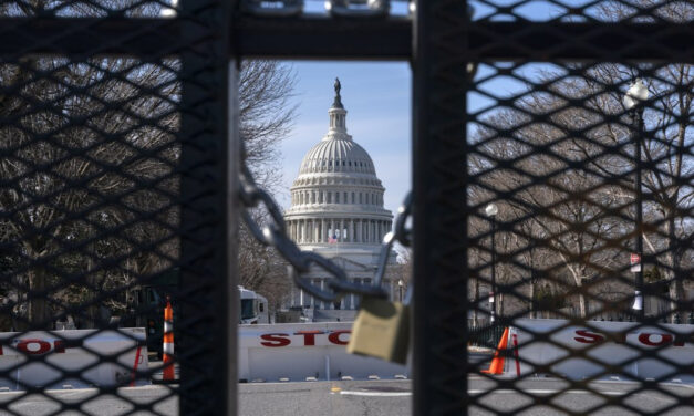 อาคารรัฐเมืองหลวงสหรัฐรั้งสัปดาห์ที่อาจเกิดความรุนแรง