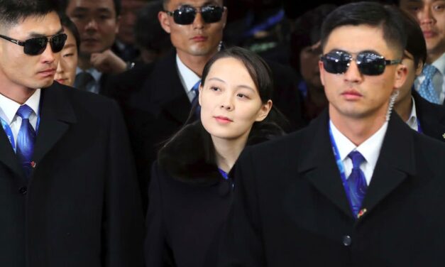 เกาหลีคิมโยจง น้องสาวที่มีอำนาจของ Kim Jong Un เตือนสหรัฐฯให้“ ละเว้นจากการทำให้ส่งกลิ่นเหม็น” หากต้องการ“ หลับอย่างสงบ” ต่อไปสี่ปี