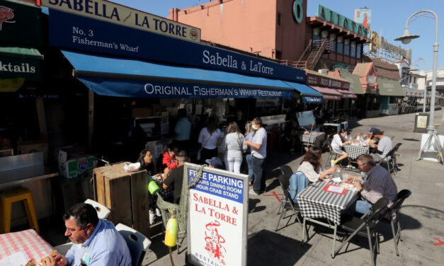 แม้ว่า LA County จะเปิดให้ร้านอาหารบริการอีกครั้งในร้านเร็ว ๆ นี้ แต่ก็ยังไม่มีความชัดเจนว่าจะอนุญาตให้รับประทานอาหารในร้านได้เมื่อใด