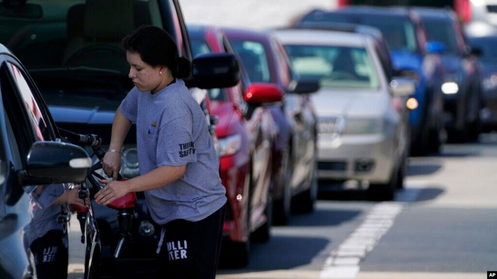 ชาวอเมริกันภาคตะวันออกแห่เติมน้ำมัน หวั่นขาดตลาดหลังท่อส่งถูกแฮกเกอร์โจมตีหกวันก่อน