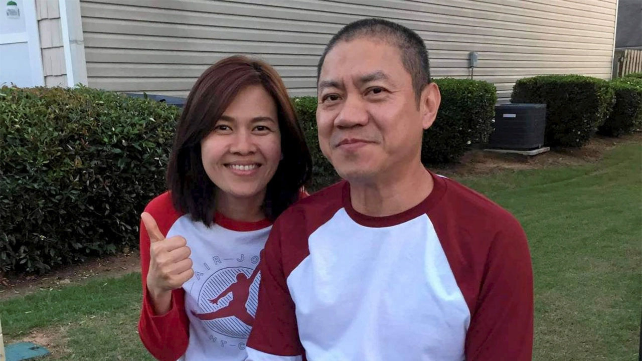 นายอาวุธ วิจิตรกุล เชฟและผู้จัดการร้านอาหารไทยในรัฐจอร์เจีย สหรัฐฯ กับ น.ส.ปภัสรา ทองทัศนีย์ แฟนสาว