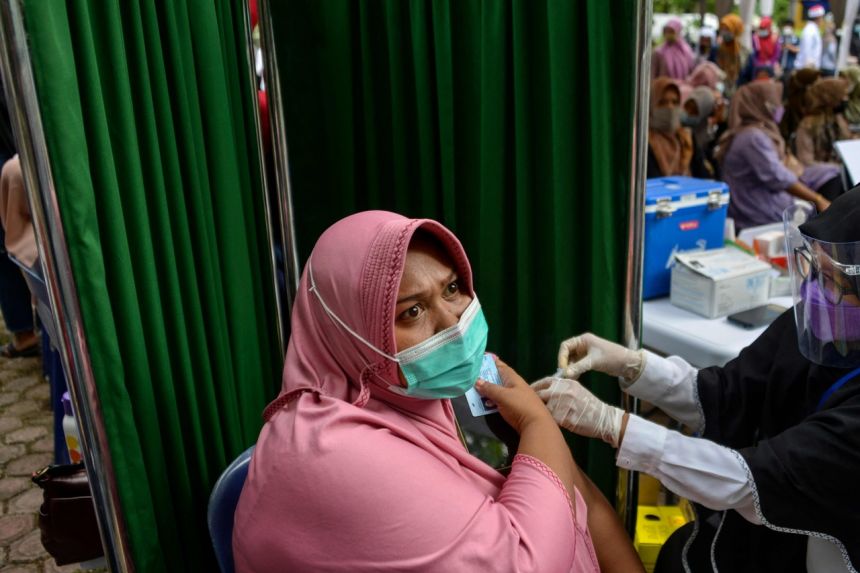 อินโดนีเซีย-ไทย พิจารณาฉีดวัคซีนกระตุ้น ท่ามกลางข้อสงสัยเรื่องวัคซีนซิโนวัค