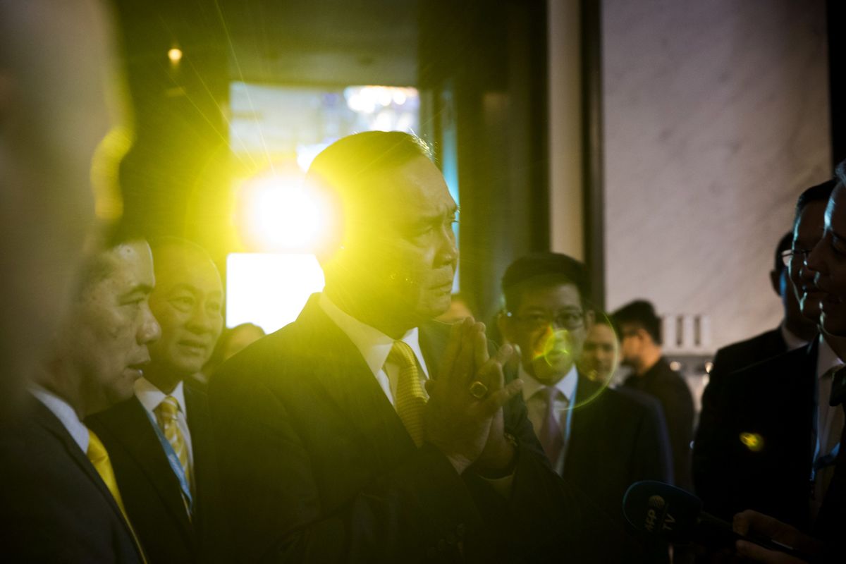 พล.อ.ประยุทธ์ จันทร์โอชา นายกรัฐมนตรีของไทย และรัฐมนตรี 5 คน รอดชีวิตจากการโหวตไม่ไว้วางใจ