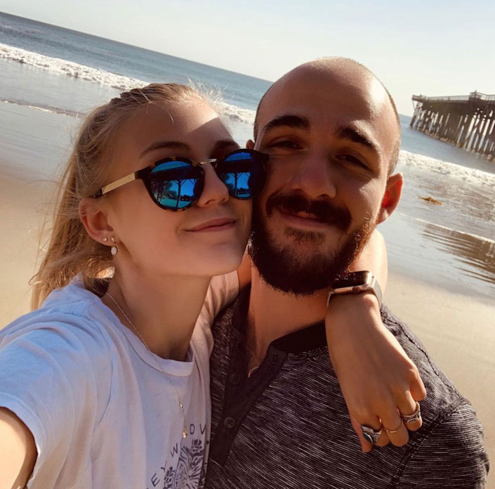 ผู้โทร 911 รายหนึ่งอธิบายว่าเห็น Brian Laundrie ‘ตบ’ Gabby Petito ใน Utah สัปดาห์ก่อนที่เธอจะหายตัวไป