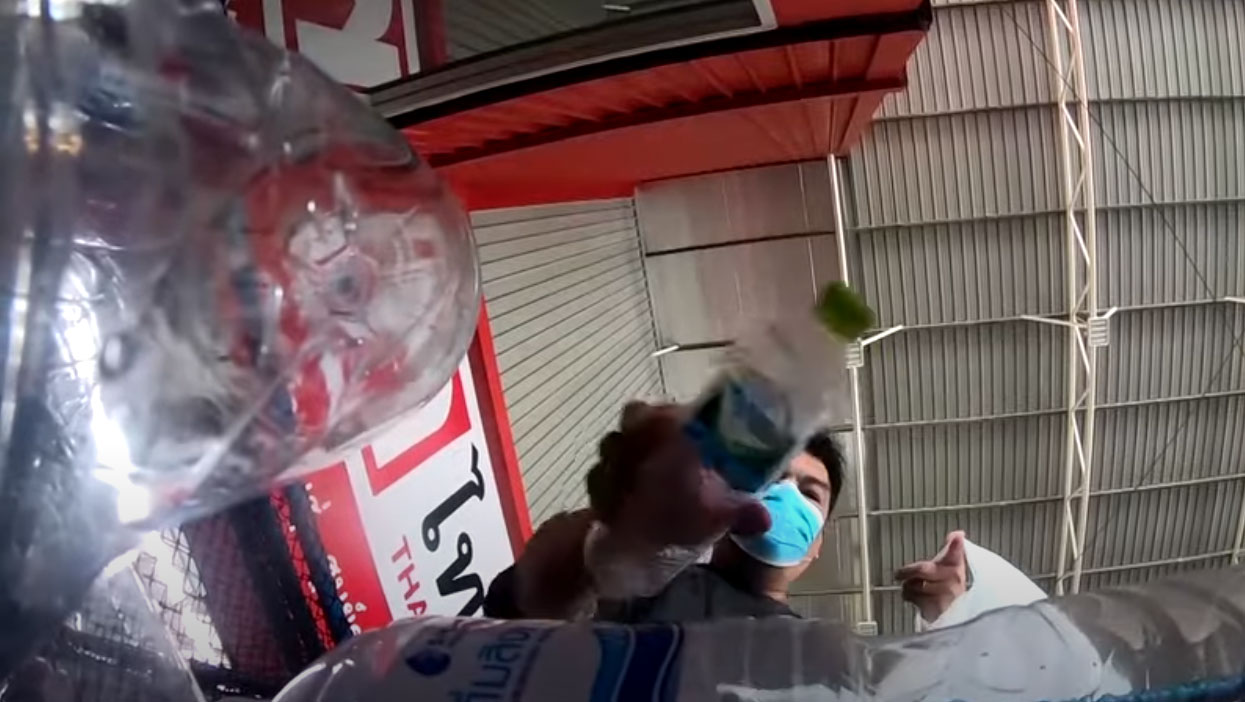 ประเทศไทยทำชุด PPE จากขวด’รีไซเคิล’