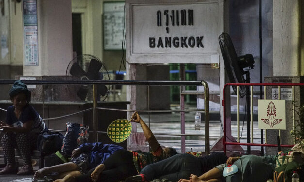 กรุงเทพฯ คนไร้บ้านเข้าถึงวัคซีนป้องกันโควิดจริงหรือที่หัวลำโพง ความตายข้างถนนที่ราชดำเนิน