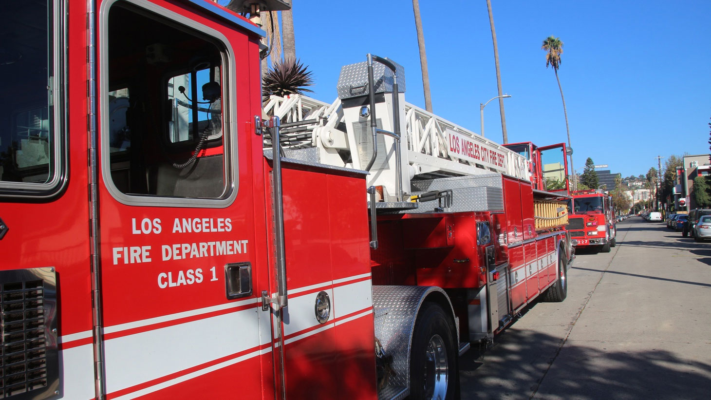 นักผจญเพลิง LA ถูกกล่าวหาว่ากระทำการหยาบคายในการประท้วงอาณัติวัคซีน