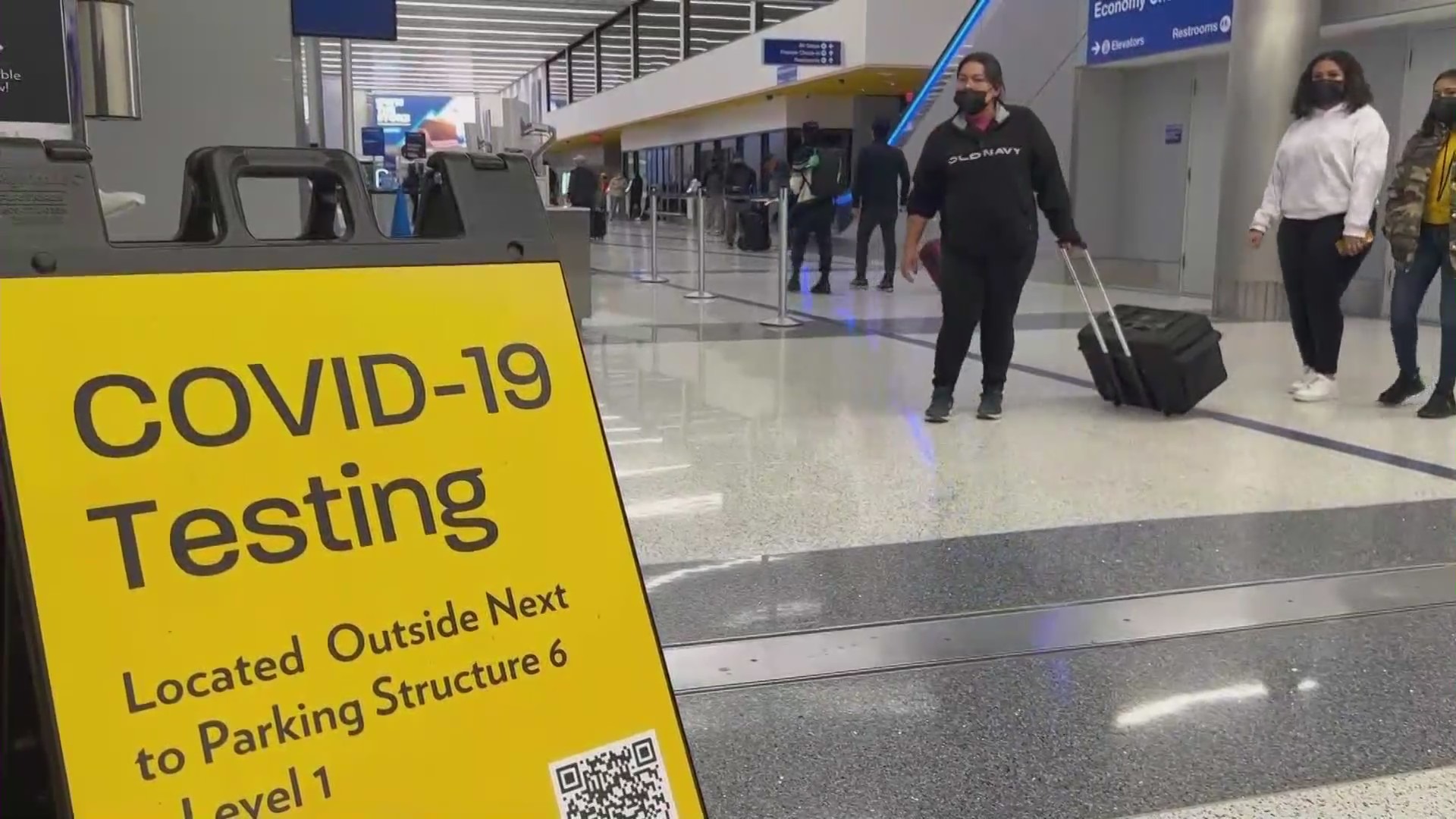 นักศึกษา USC ที่เดินทางกลับจากชายฝั่งตะวันออกติด Omicron เป็นบุคคลที่ 2 L.A. County
