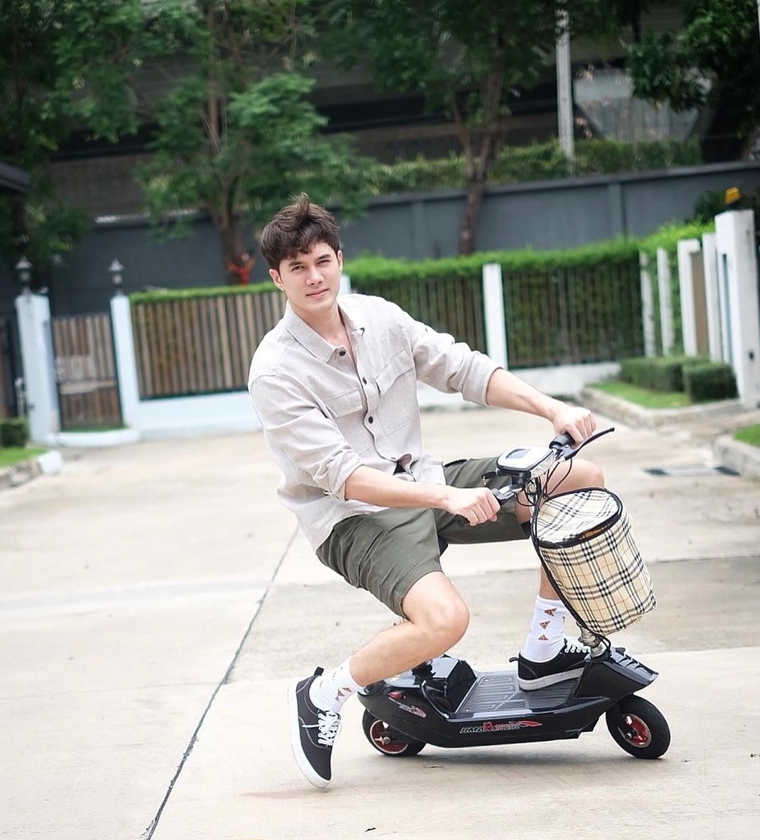 มิกค์ ทองระย้า นักแสดงในสังกัดตรวจพบติดเชื้อ COVID-19