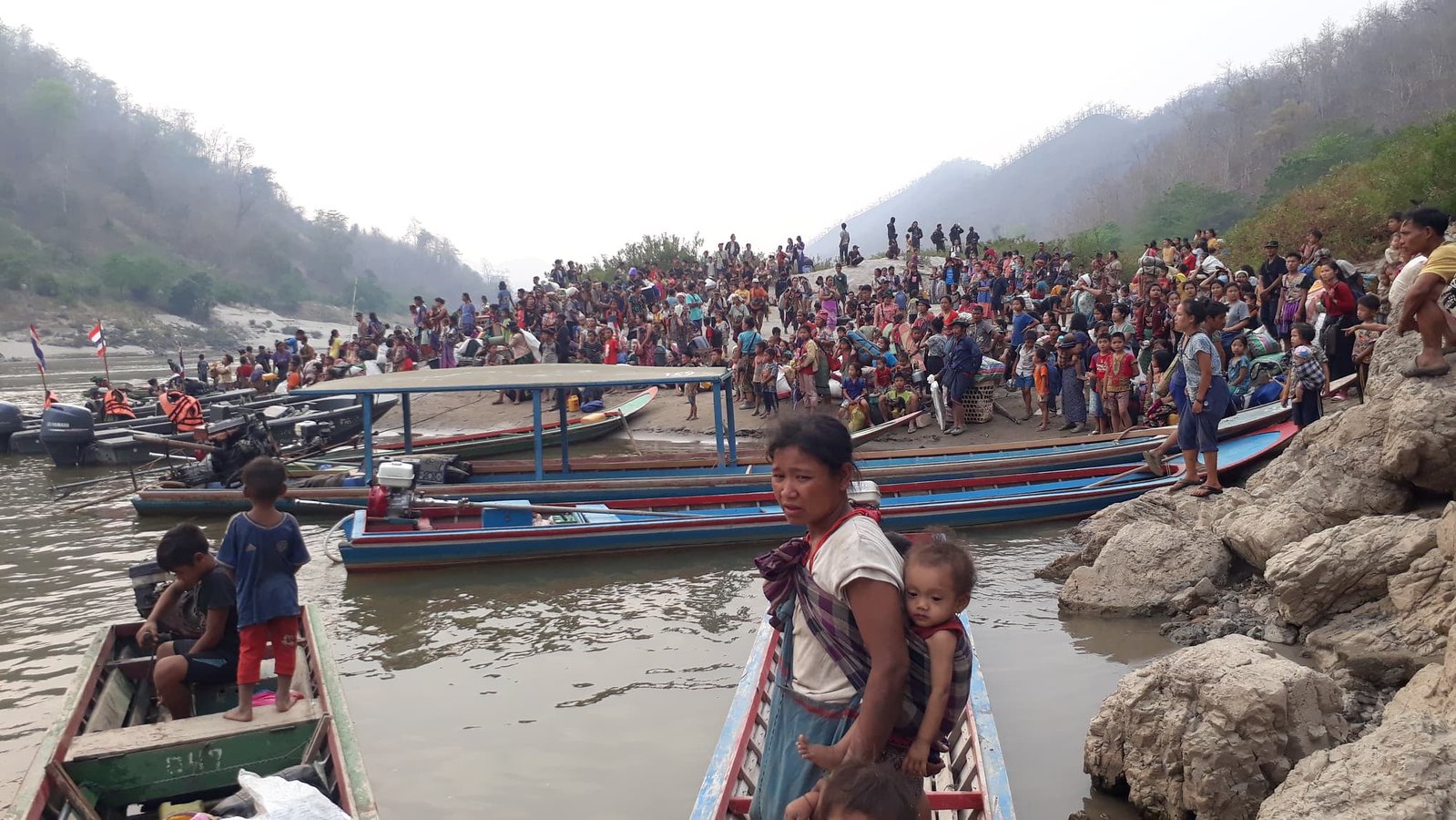 หนีความรุนแรงในเมียนมาร์ ค่ายนับพันตามแนวแม่น้ำชายแดนไทย