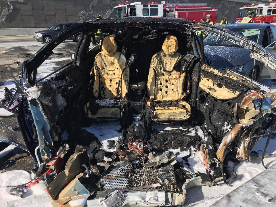 รถขับอัตโนมัติของเทสลาฆ่าคนสองคนในเมืองการ์ดินาเขตุ แอลเอเคาน์ตี้ คนขับมีความผิดฐานฆ่าคนตายหรือไม่?