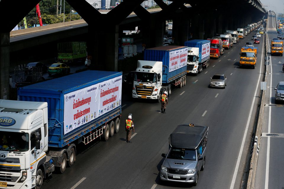 คนขับรถบรรทุกของไทยประท้วงราคาน้ำมันดีเซลอุดตันเมืองหลวง
