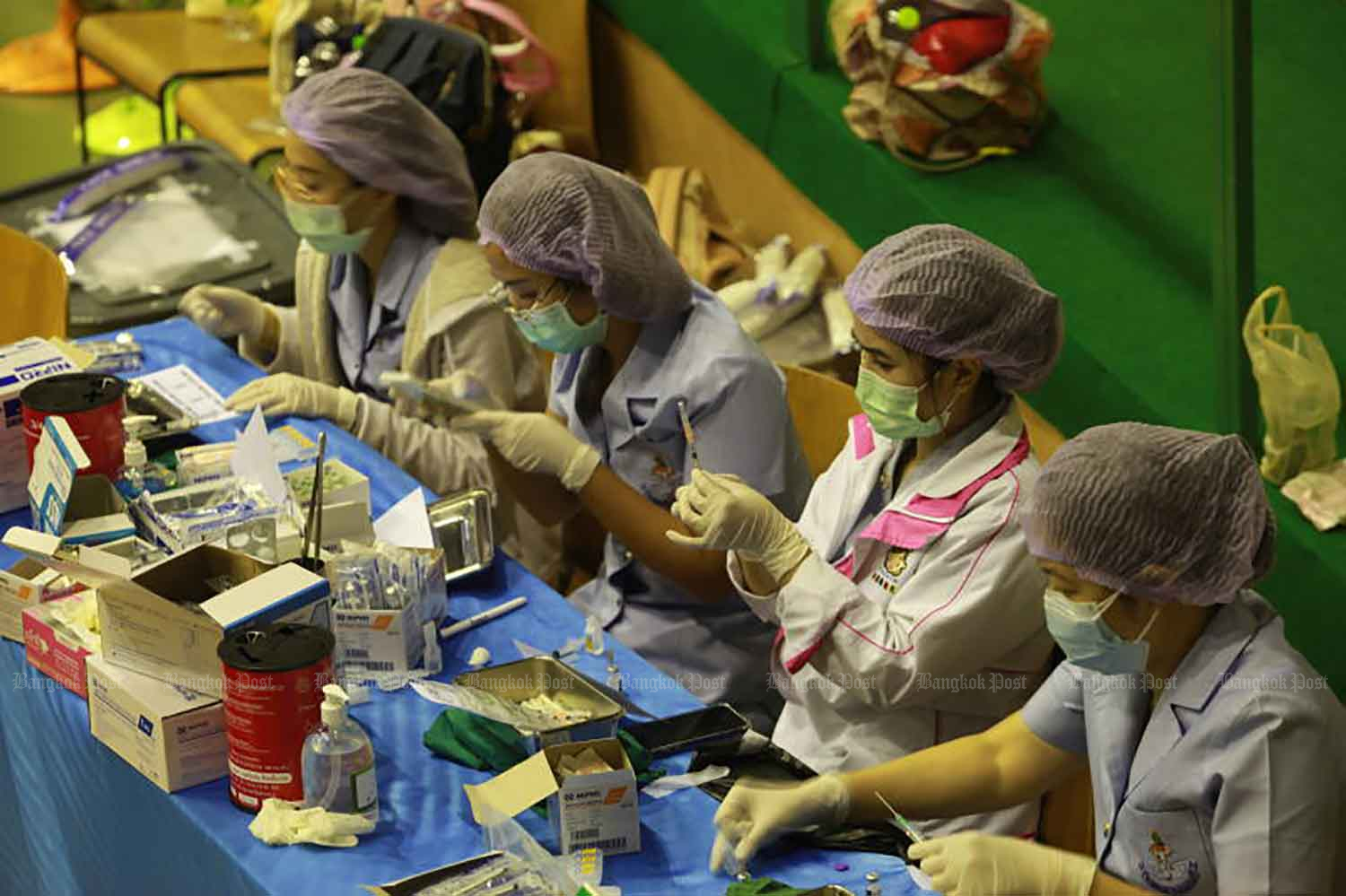 ประเทศไทยผู้ติดเชื้อโควิต พุ่งสูงขึ้น รายใหม่ 26,050 ราย เสียชีวิตเพิ่ม 69 ราย