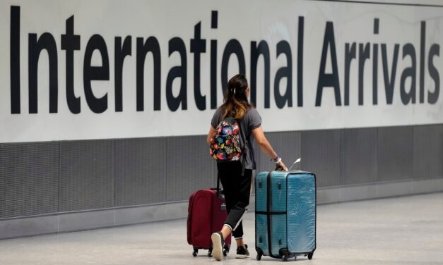 CDC เตือนนักเดินทางหลีกเลี่ยงนิวซีแลนด์ ไทย และฮ่องกง เนื่องจากระดับโควิด ‘สูงมาก’