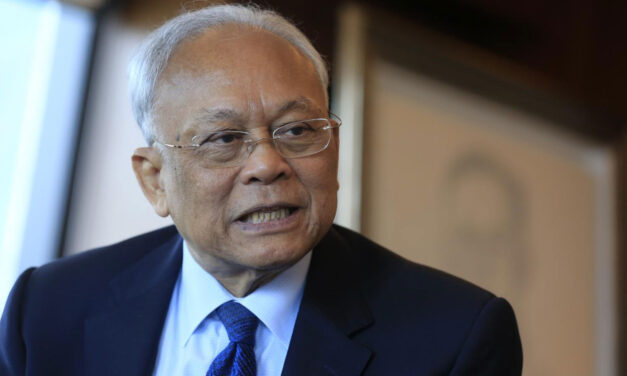 สุเทพ เทือกสุบรรณ อดีตผู้นำการประท้วง ประกาศจะต่อสู้กับ “ทักษิณ” กัดไม่ปล่อย