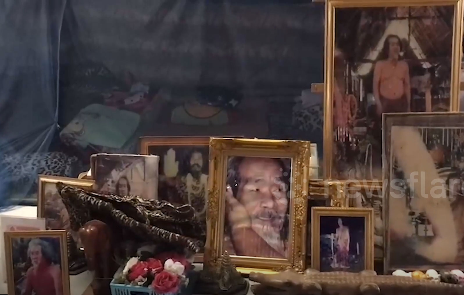 ข่าวสยองผู้นำลัทธิถูกจับกุมหลังจากตำรวจพบศพ 11 ศพในบ้าน