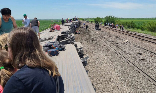 รถไฟแอมแทร็คจากลอสแองเจลิสไปชิคาโก ตกรางในรัฐมิสซูรี มีผู้เสียชีวิตจำนวนมาก บาดเจ็บ 50 คน