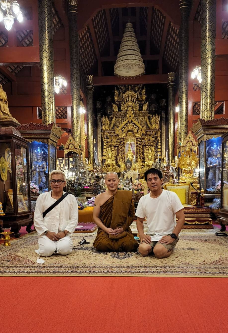 “ธัญญ่า ธัญญาเรศ เองตระกูล” เวียนเทียนที่วัดป่าดาราภิรมย์ จังหวัดเชียงใหม่