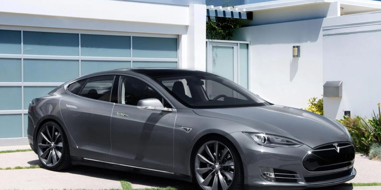 เจ้าของ Tesla อ้างราคาแบตเตอรี่ทดแทน 26,000 เหรียญ