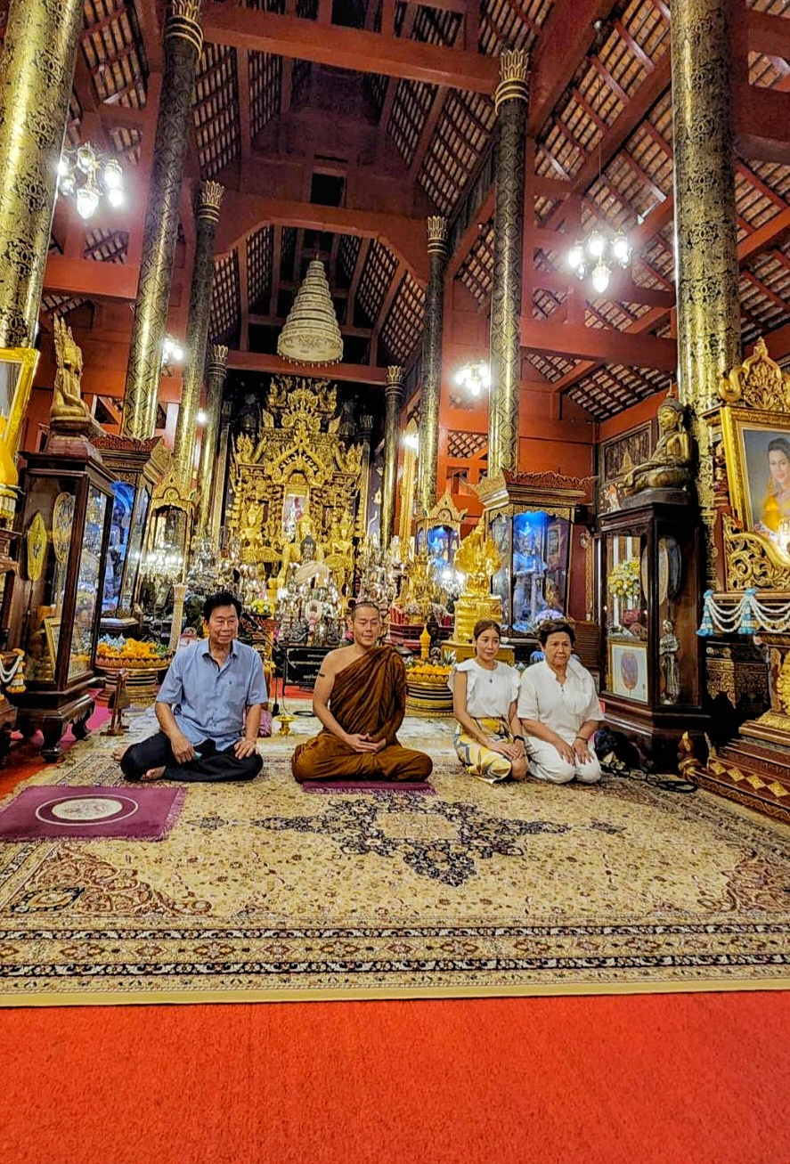 ท่านสมใจนึก เองตระกูล คุณนุชนารถ เองตระกูล พร้อมด้วยบุตรสาว และหลวงพี่เป๊ก บริจาคทุนทรัพย์ส่วนตัว จำนวน1.8ล้าน ให้กับวัดป่าดาราภิรมย์ จ.เชียงใหม่