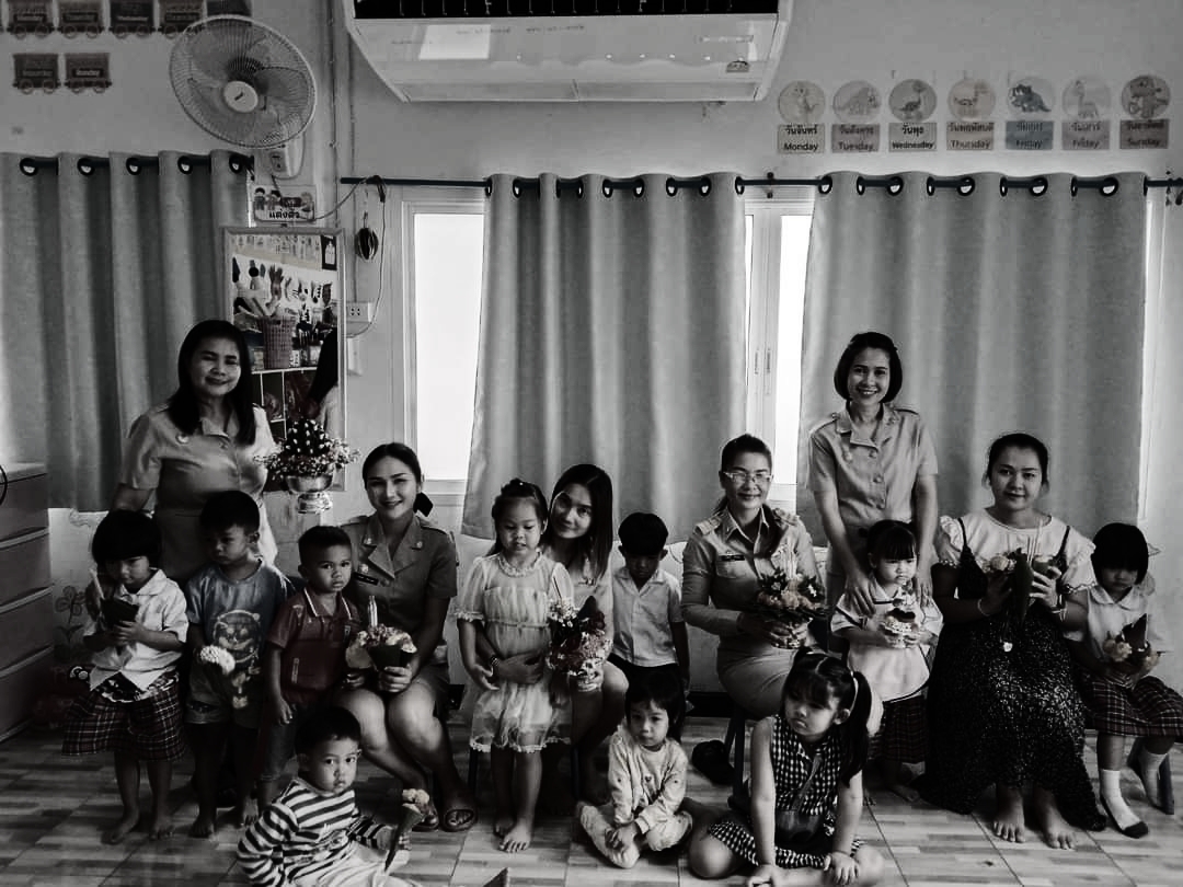 “ในหลวง” ทรงรับผู้เสียชีวิต-บาดเจ็บเหตุกราดยิงไว้ในพระบรมราชานุเคราะห์