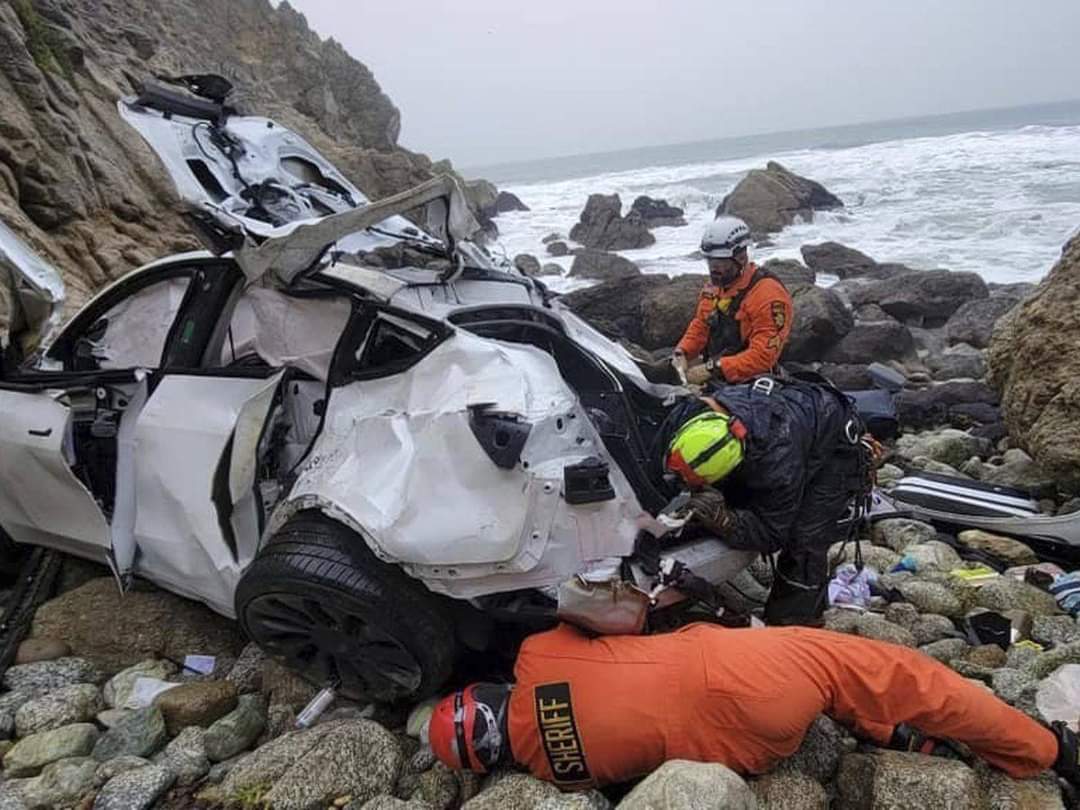 รถตกเหว สูงเจ็ดสิบกว่าเมตร ที่แคลิฟอเนียร์