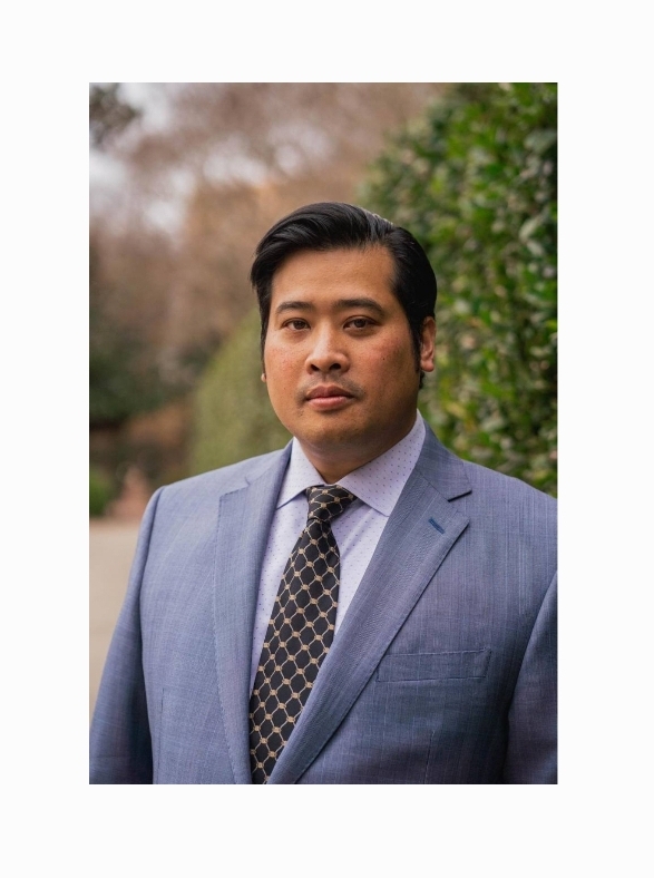 ท่านอ้น วัชรเรศร วิวัชรวงศ์ พระราชโอรสของในหลวง ร.10 เสด็จกลับประเทศไทยครั้งแรก