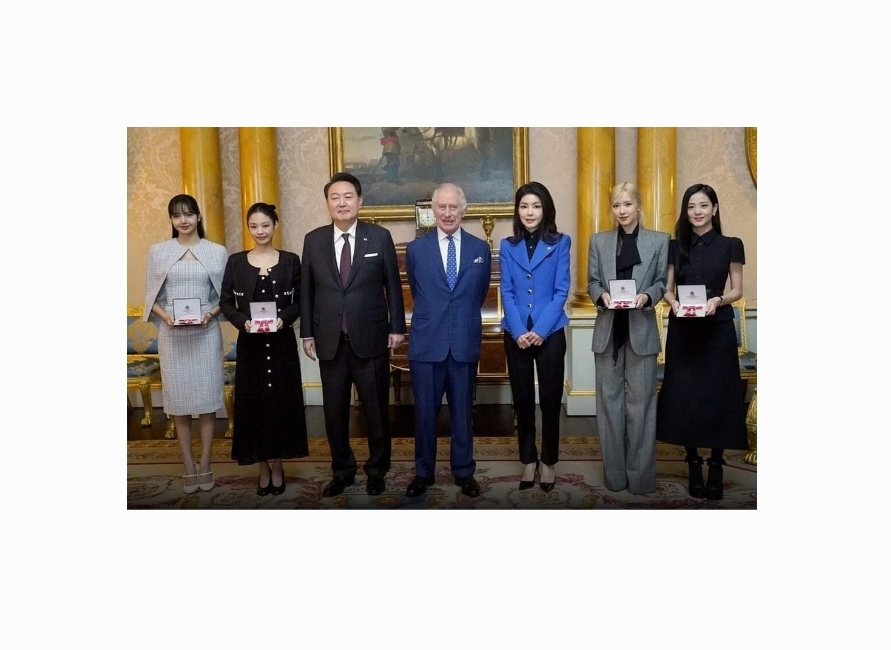 สาว Blackpink ได้ถูกเชิญไปร่วมงานเลี้ยงที่ พระราชวังบักกิงแฮม ประเทศอังกฤษ