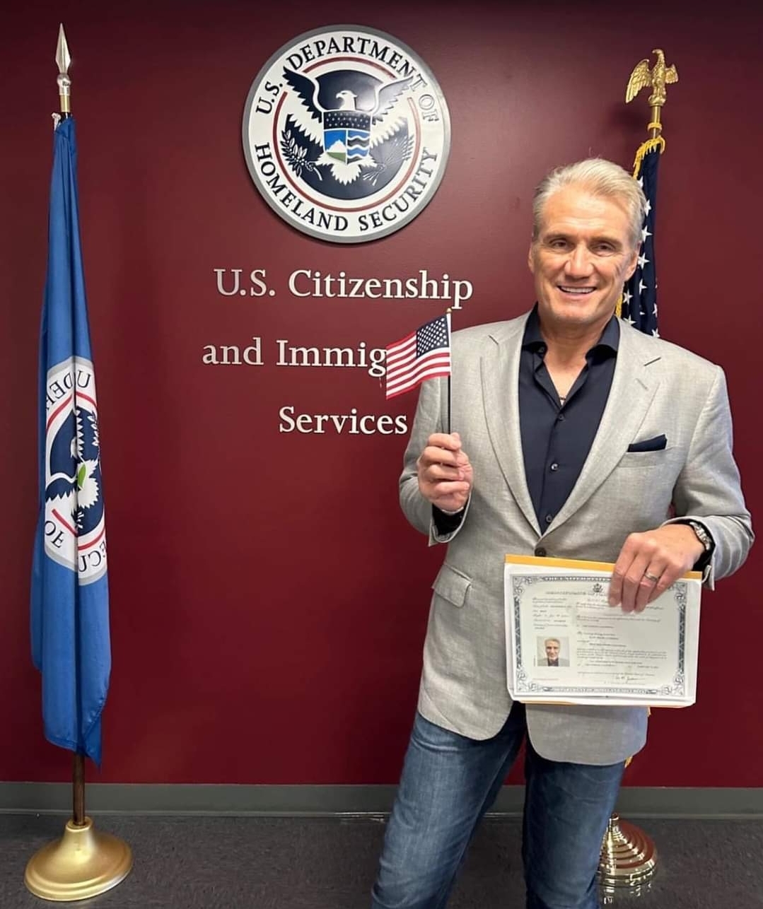 ดอล์ฟ ลันด์เกรน ได้เป็นพลเมืองอเมริกา